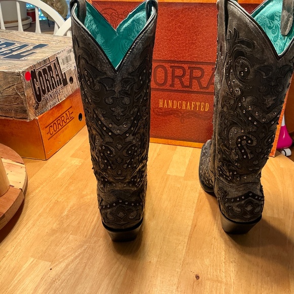 Corral LD Black Overlay & Emboidery & Studs - Picture 5 of 6